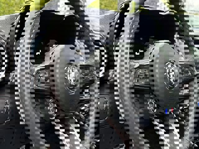 Used 2024 Alfa Romeo Giulia Veloce image 19