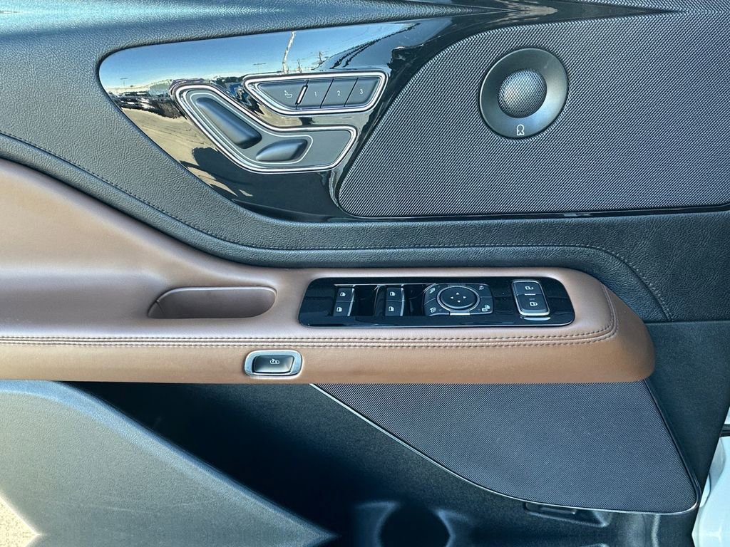 Used 2023 Lincoln Aviator Grand Touring w/ Elements Package Plus image 10