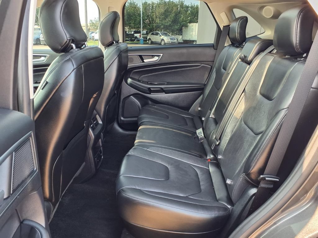 Used 2019 Ford Edge Titanium FWD image 12