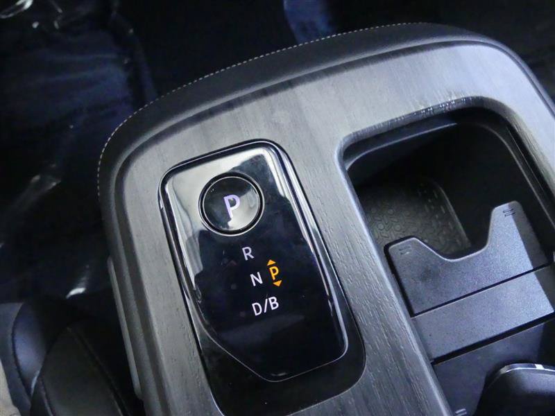 Used 2023 Nissan Ariya AWD image 14