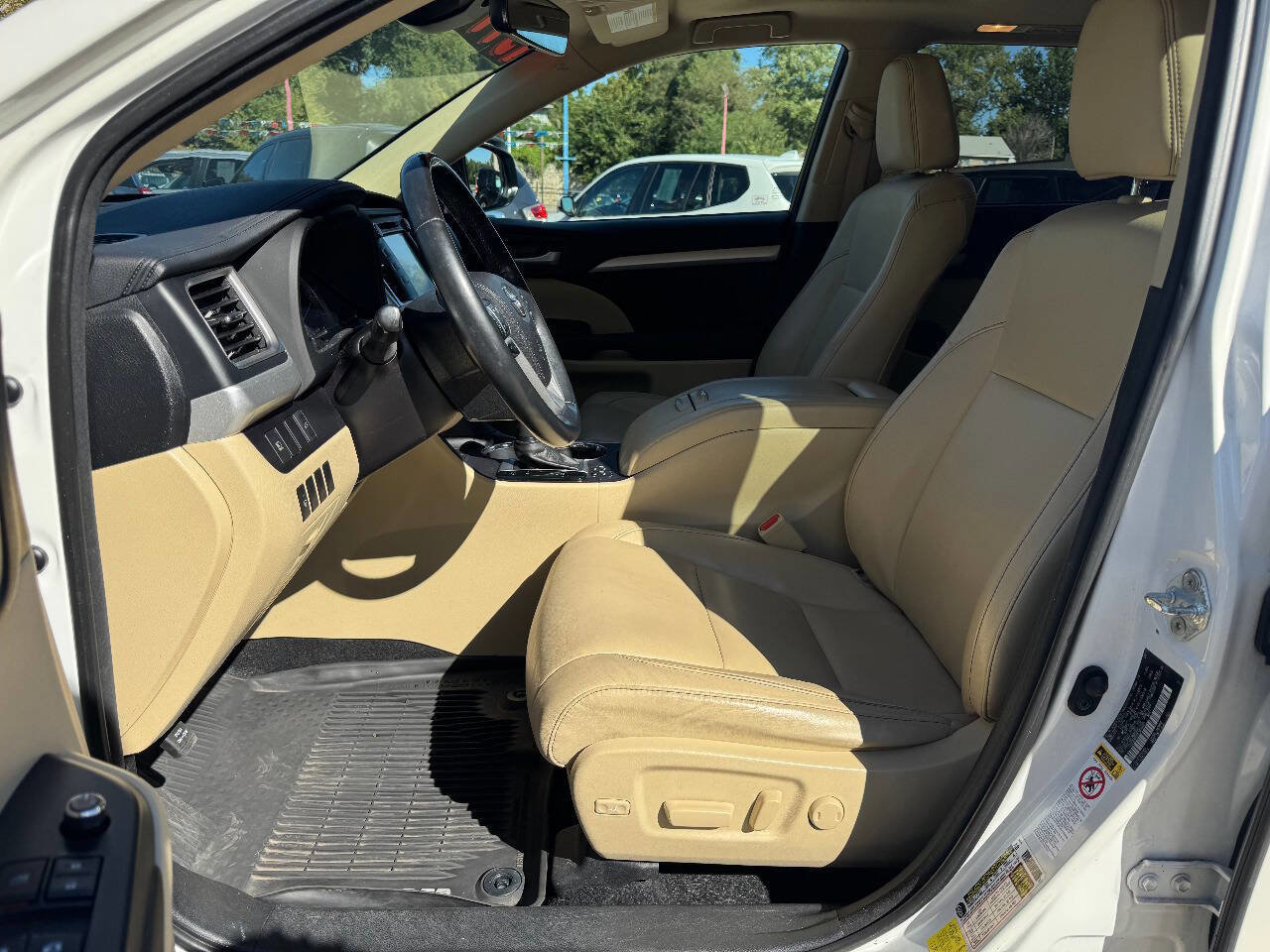 Used 2017 Toyota Highlander XLE image 9