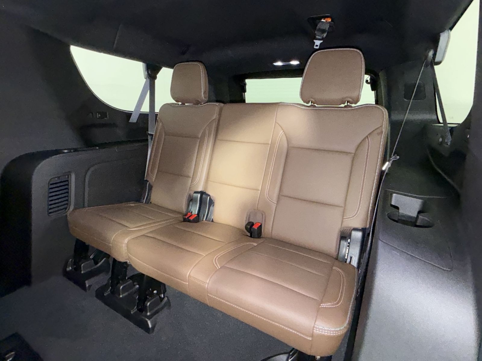 Used 2023 Chevrolet Suburban High Country AWD/4WD image 25