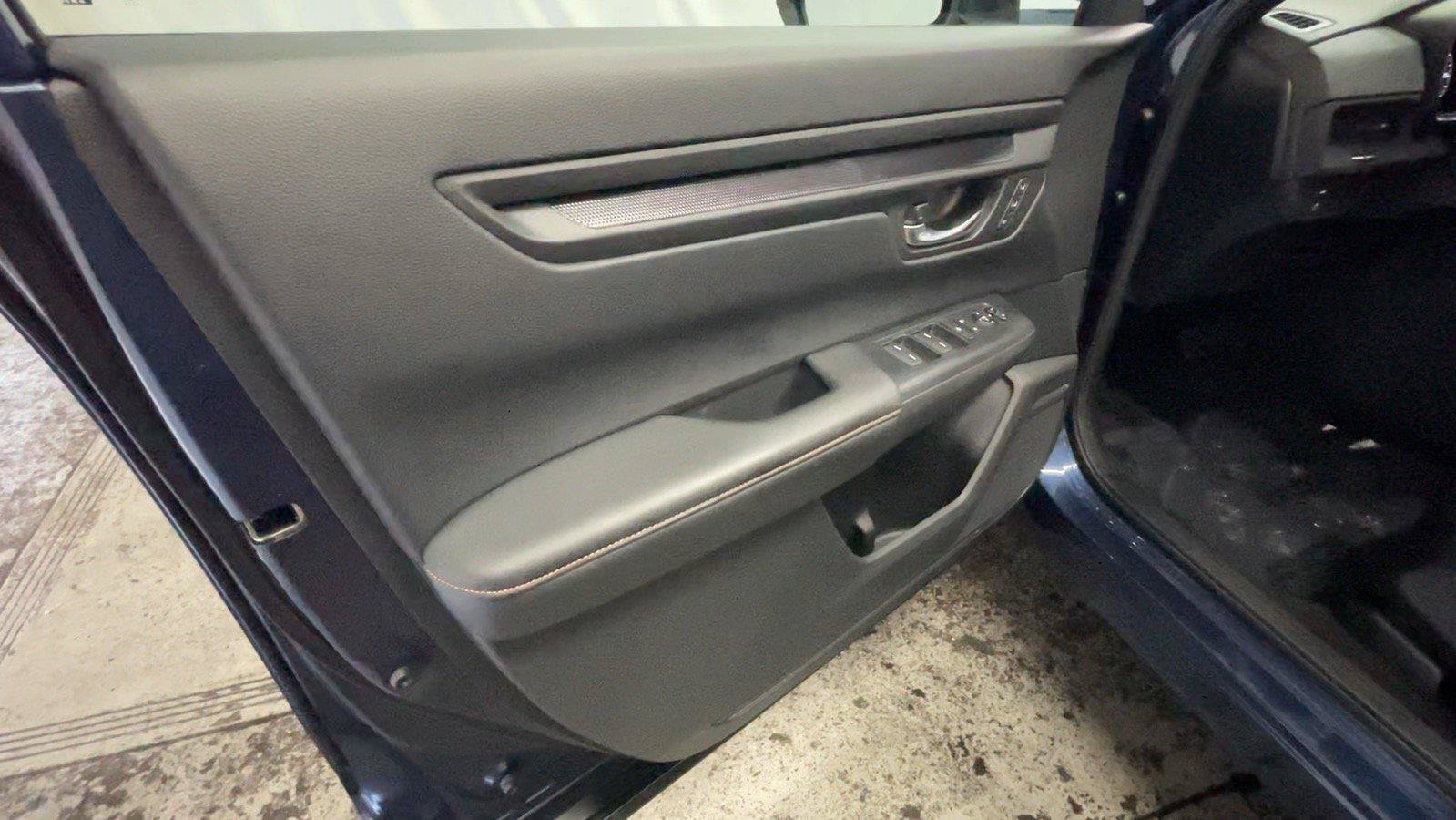 Used 2025 Honda CR-V Sport-L image 28