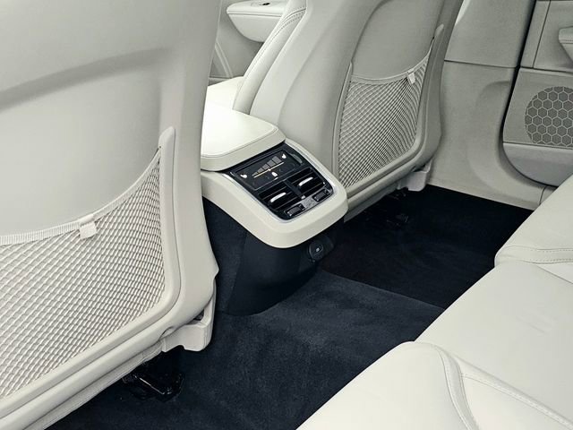 Used 2023 Volvo V90 B6 Cross Country Ultimate image 25