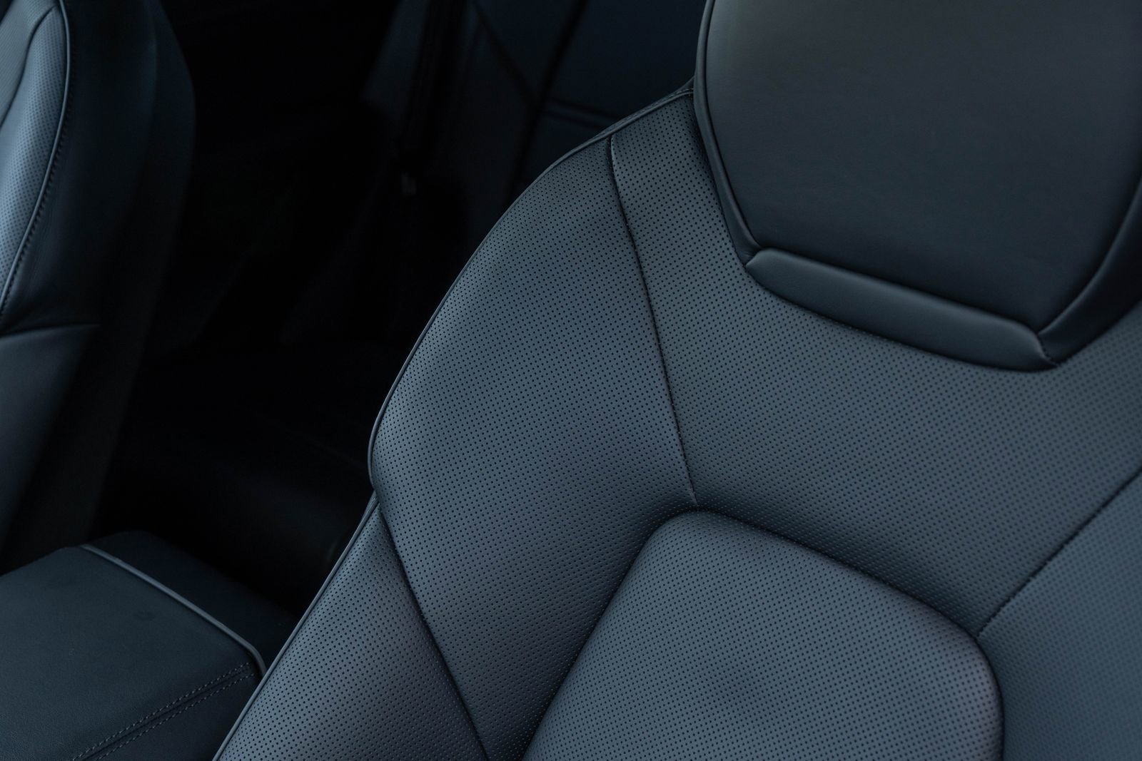 Certified 2025 Porsche Cayenne GTS image 25