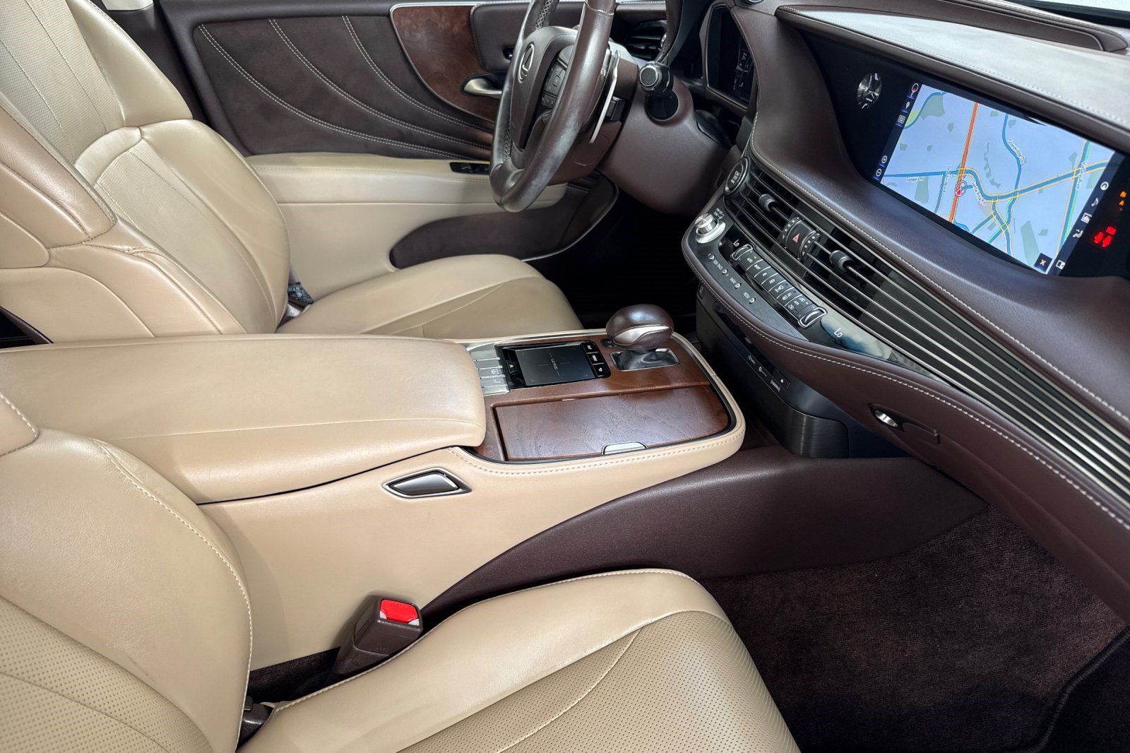 Used 2018 Lexus LS 500 w/ Accessory Package (Z2) RWD image 19