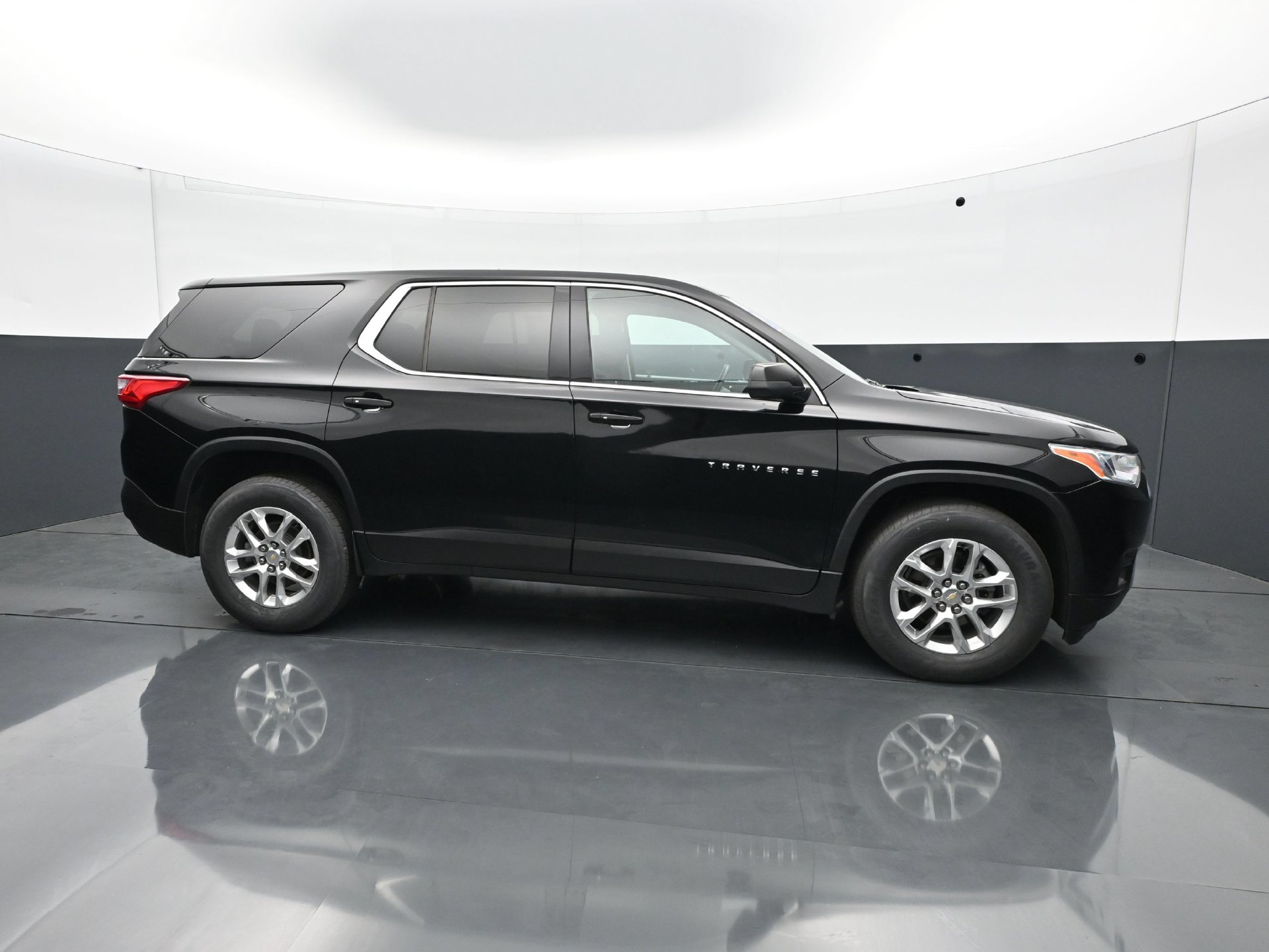 Used 2021 Chevrolet Traverse LS AWD/4WD image 8