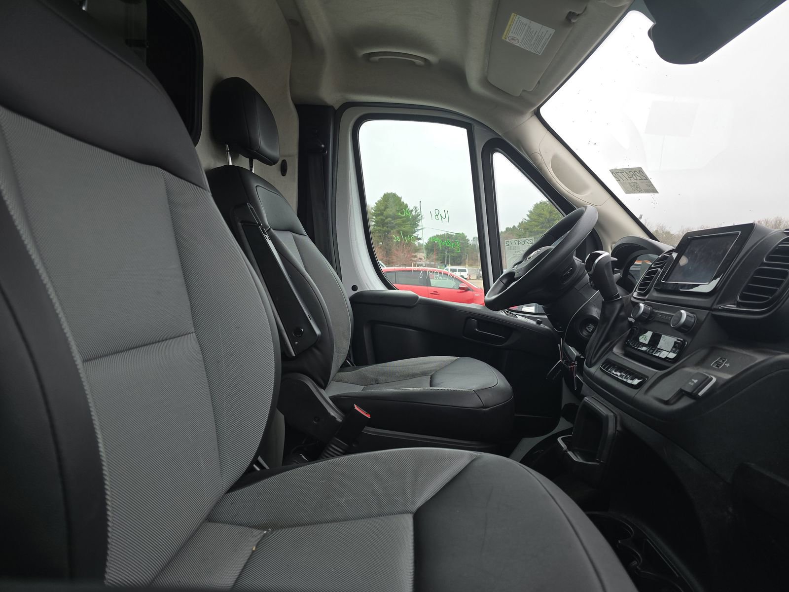 Used 2025 RAM ProMaster 2500 w/ Convenience Group FWD image 10