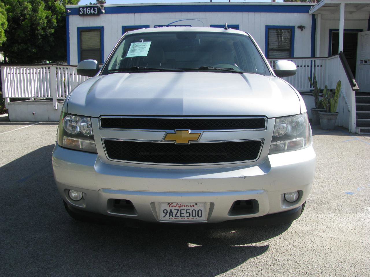 Used 2014 Chevrolet Suburban LT RWD image 3