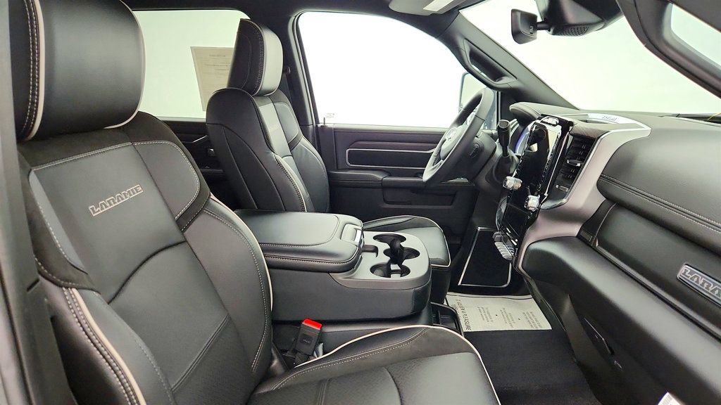 Used 2026 RAM 2500 Laramie AWD/4WD image 24