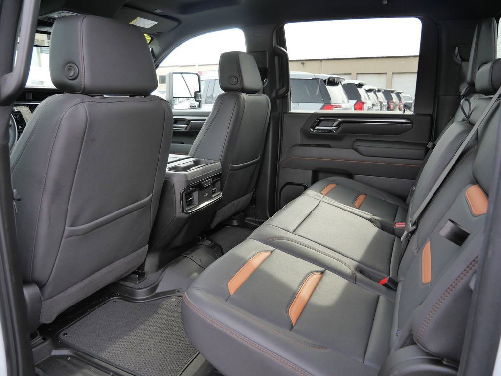 Used 2025 GMC Sierra 2500 AT4 image 26