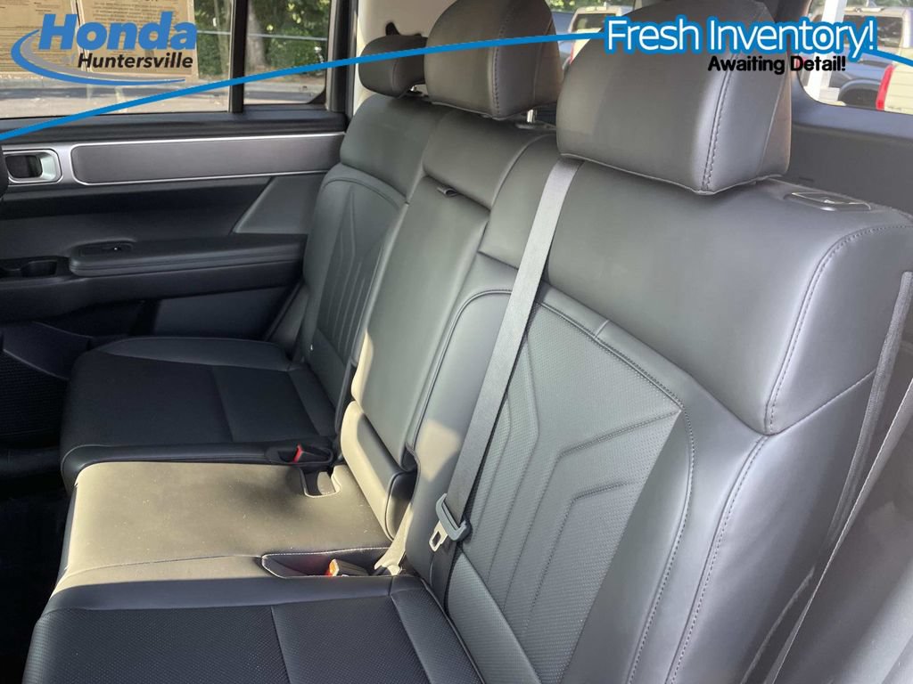 Used 2025 Hyundai Santa Fe SEL FWD image 15