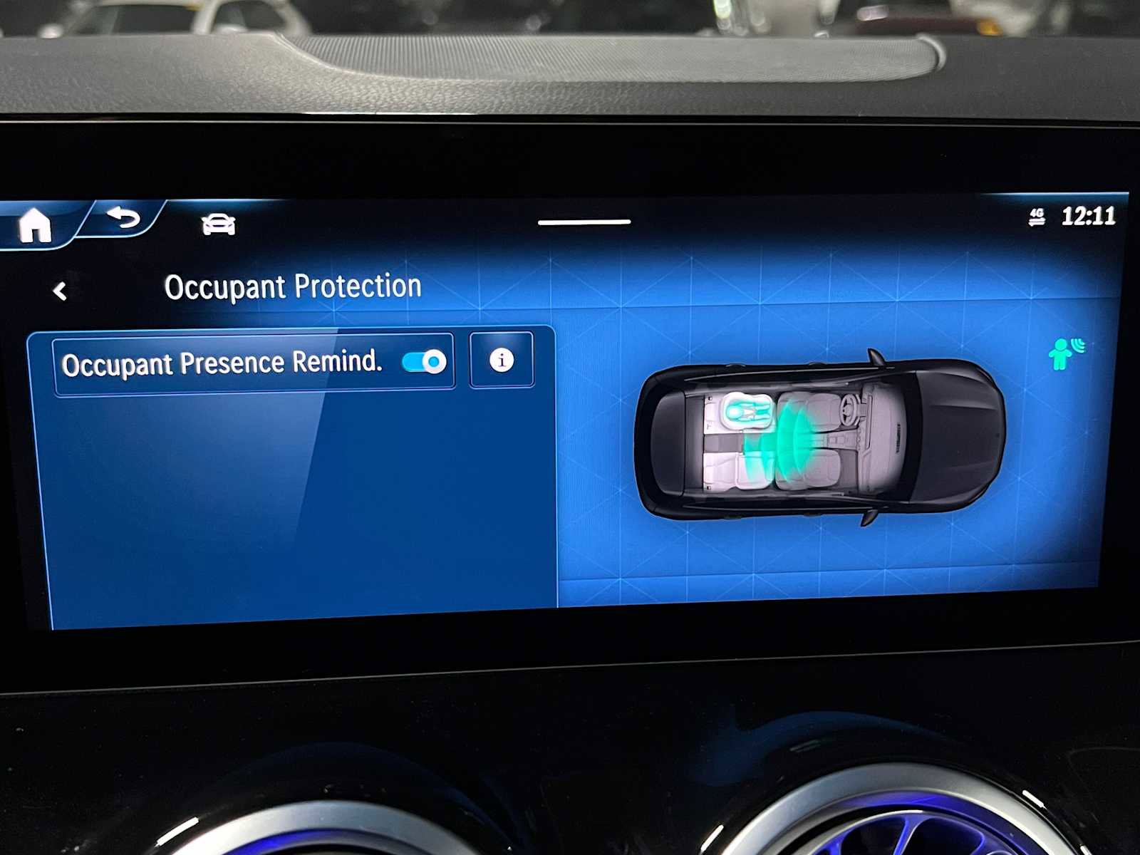 Certified 2025 Mercedes-Benz GLA 250 4MATIC image 36