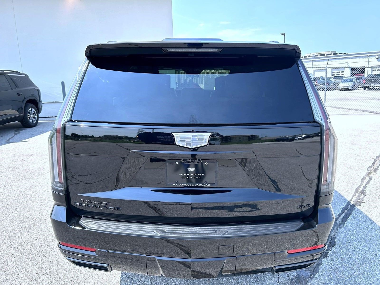 Certified 2026 Cadillac Escalade Platinum Sport w/ LPO, ONYX Package AWD/4WD image 17