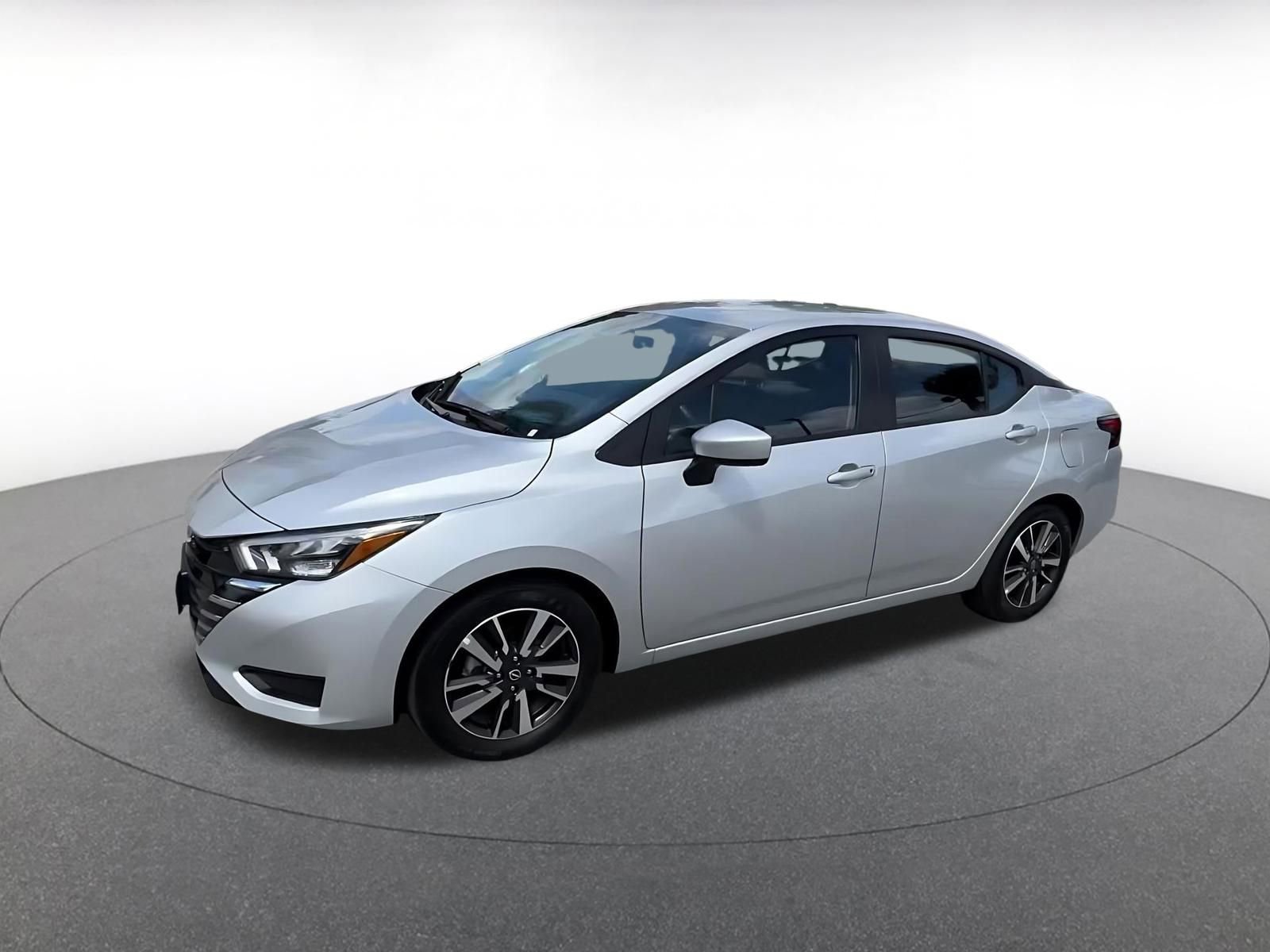 Used 2025 Nissan Versa SV image 8