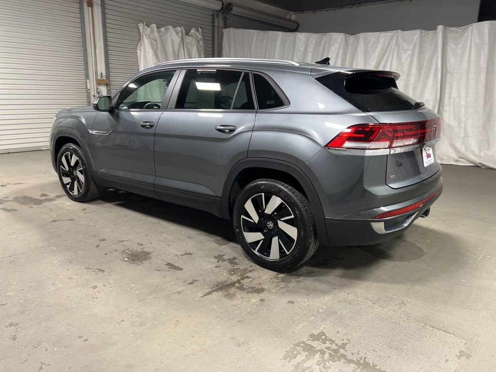 Used 2025 Volkswagen Atlas Cross Sport SE image 5
