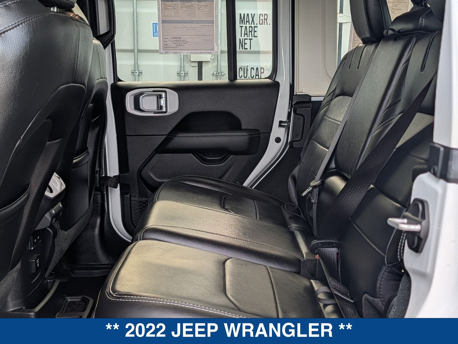Used 2022 Jeep Wrangler Unlimited Sahara w/ Cold Weather Group AWD/4WD image 15