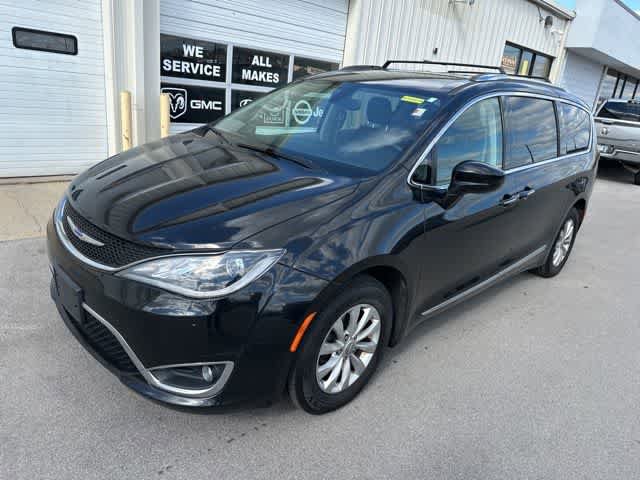 Used 2019 Chrysler Pacifica Touring-L FWD image 2