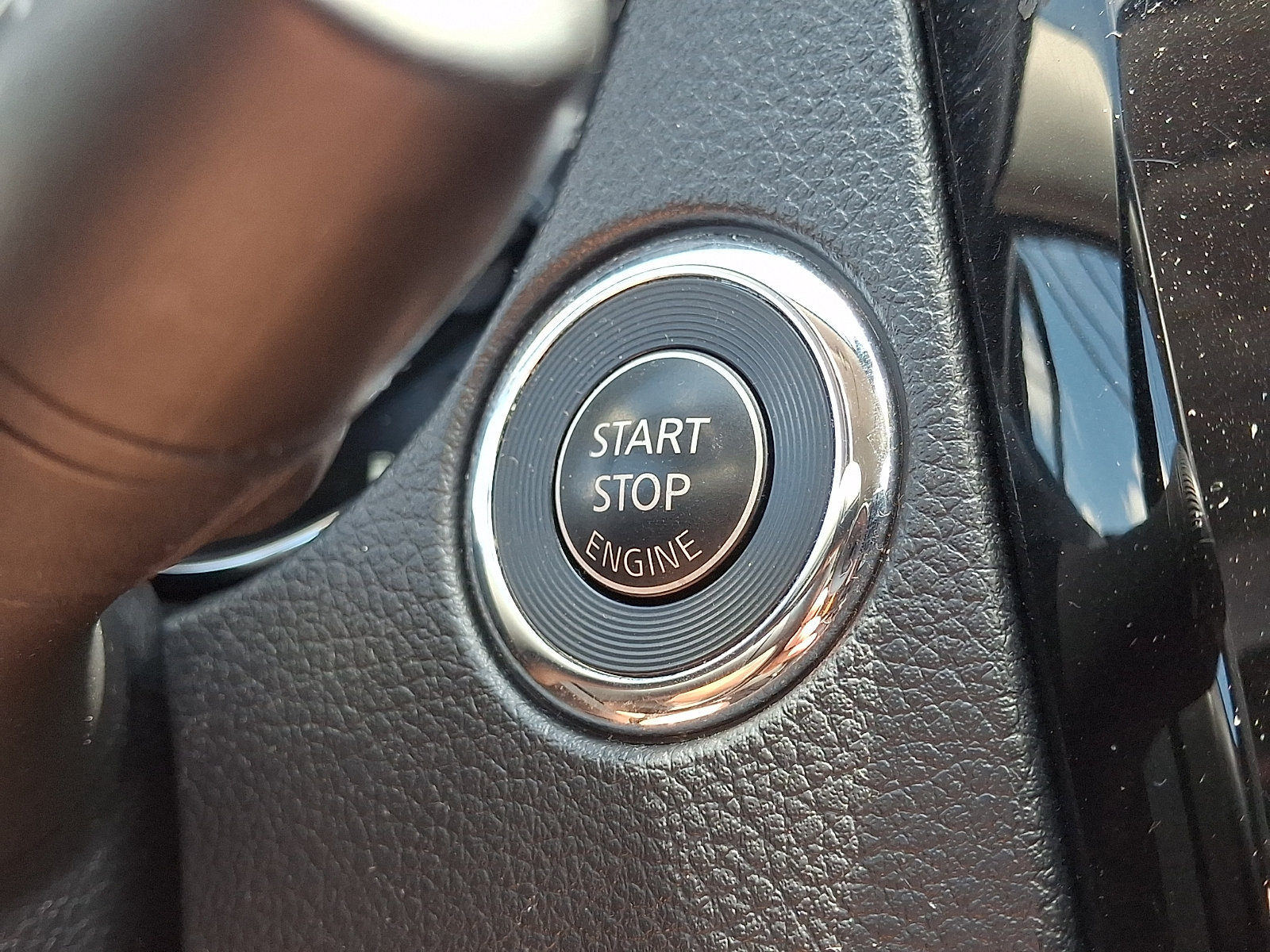 Used 2019 Nissan Rogue SV AWD/4WD image 24