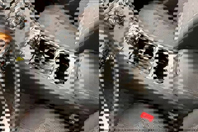 Used 2019 Ford Taurus SEL image 15