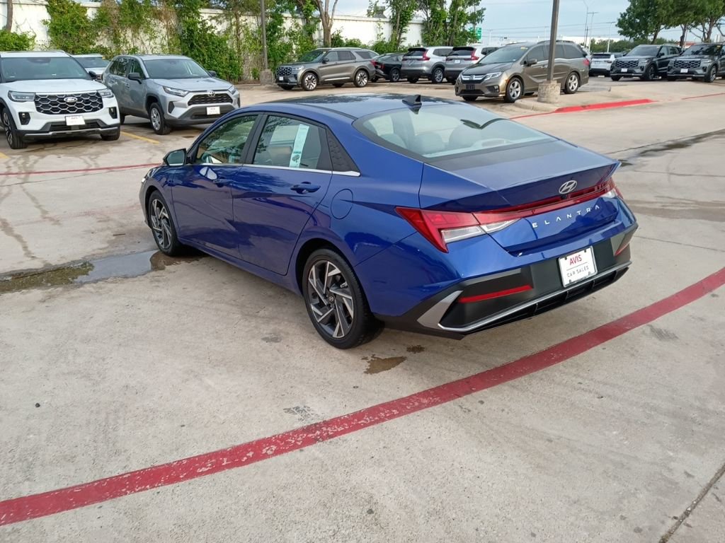 Used 2025 Hyundai Elantra SEL FWD image 8