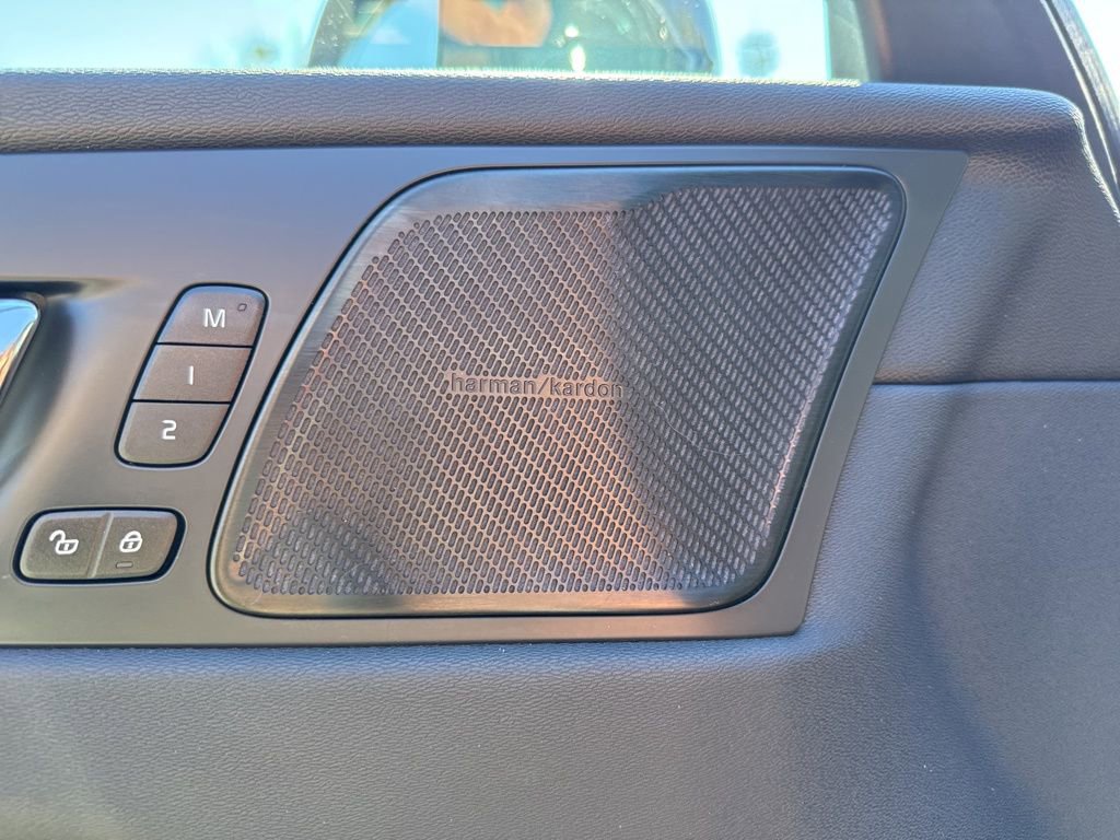 Used 2019 Volvo XC60 T5 Inscription image 16