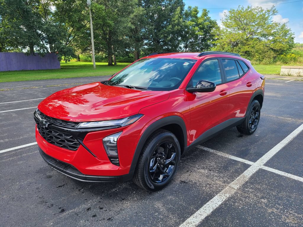 New 2026 Chevrolet Trax LT w/ Midnight Edition FWD image 3