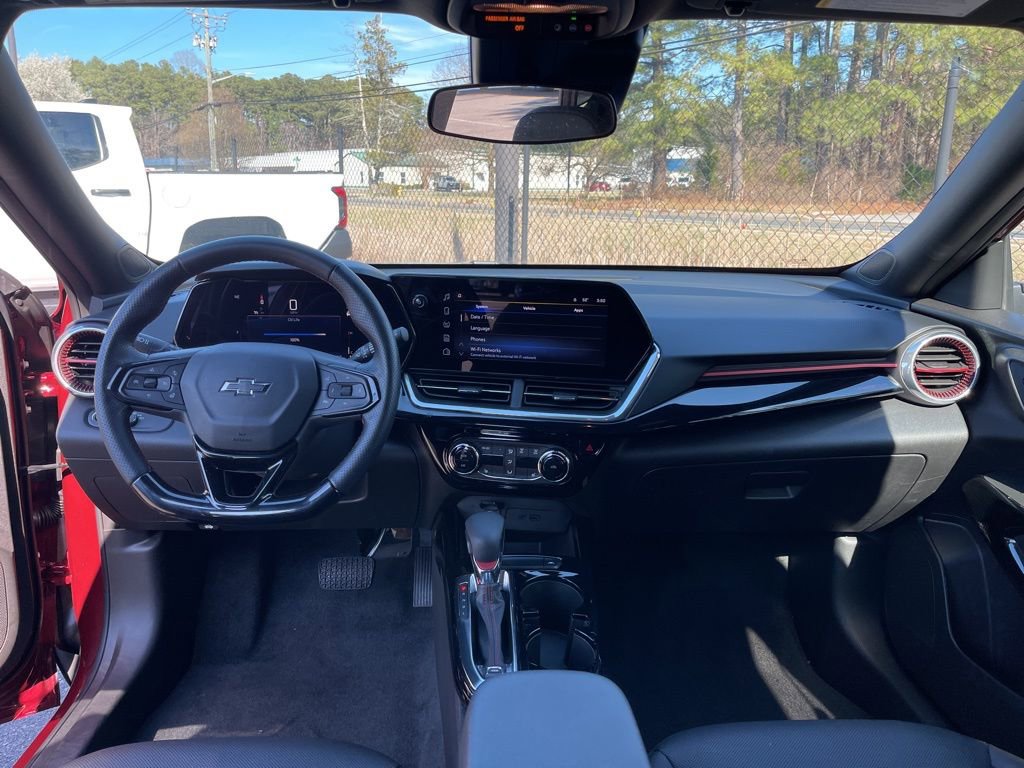 Used 2024 Chevrolet Trax RS w/ Driver Confidence Package image 8