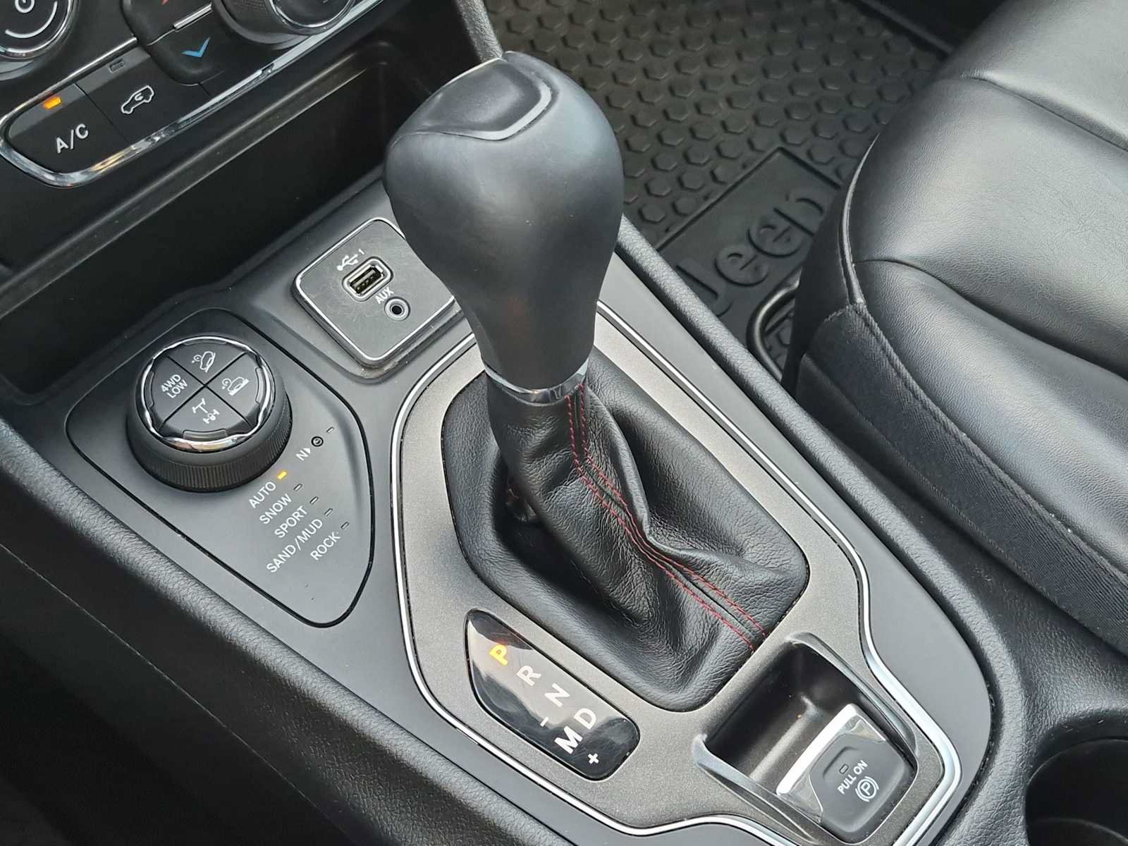 Used 2020 Jeep Cherokee Trailhawk w/ Cold Weather Group AWD/4WD image 29