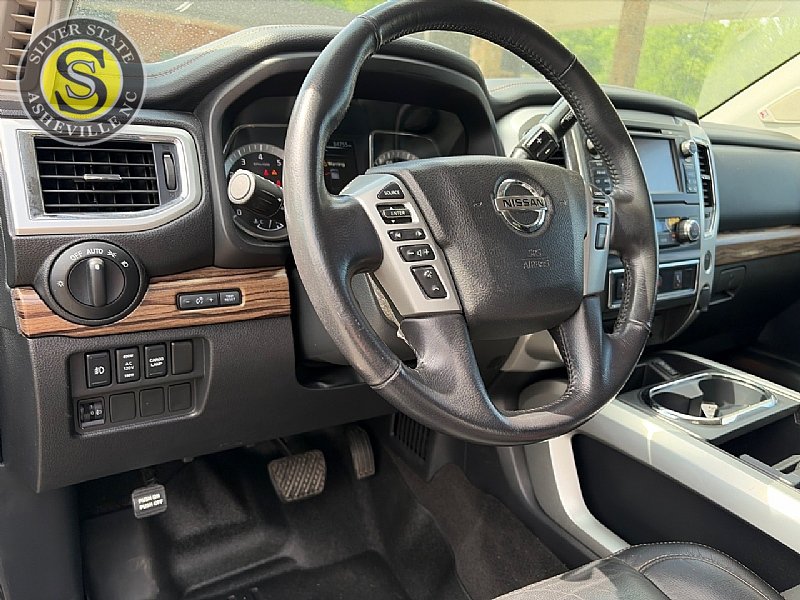 Used 2018 Nissan Titan SL w/ Chrome Package AWD/4WD image 19