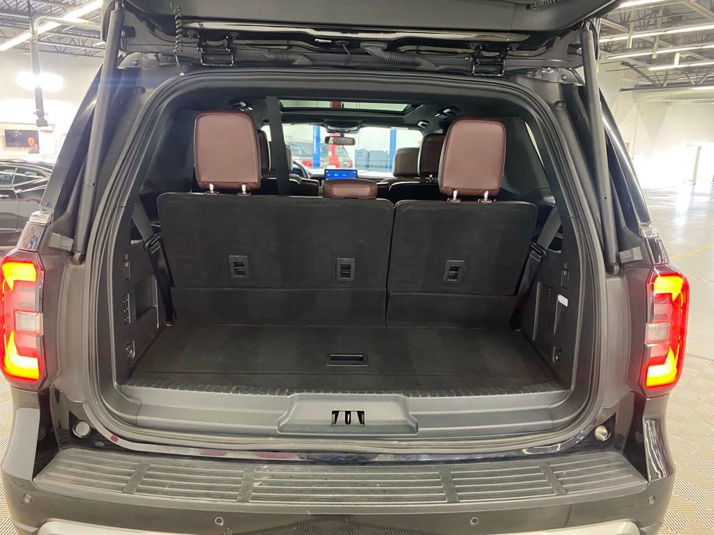 Used 2022 Ford Expedition Limited AWD/4WD image 16