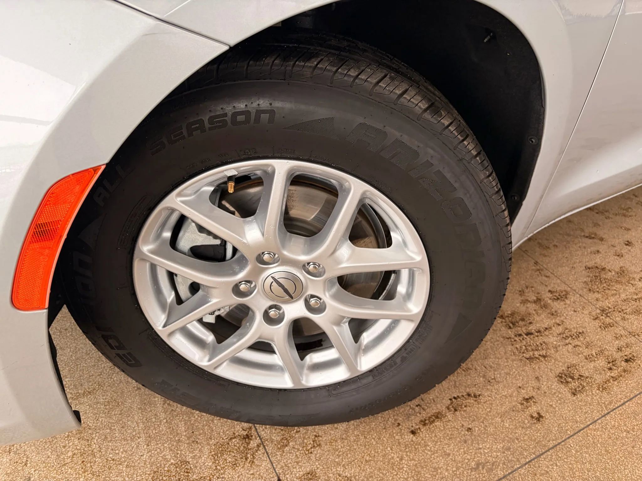 Used 2023 Chrysler Pacifica Touring image 41