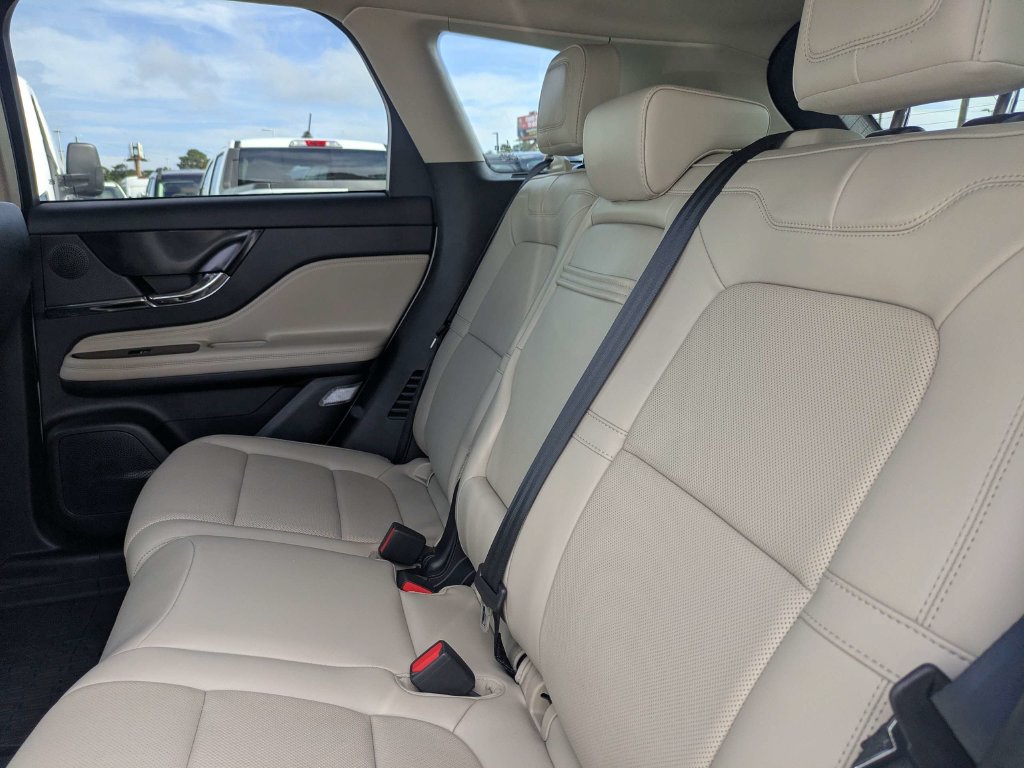 Certified 2025 Lincoln Corsair Grand Touring AWD/4WD image 16