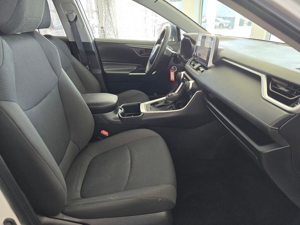 Used 2025 Toyota RAV4 LE image 43