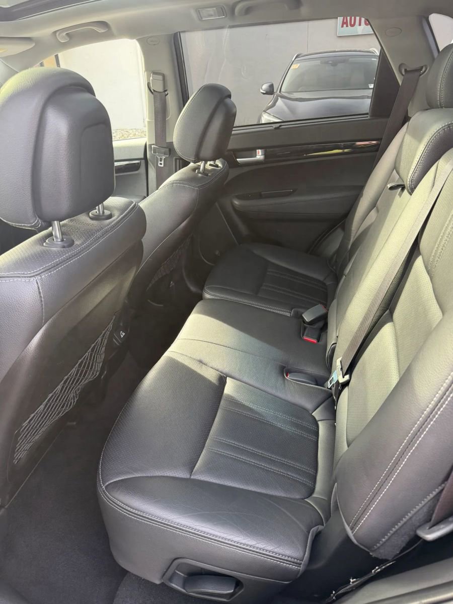 Used 2015 Kia Sorento SX image 16