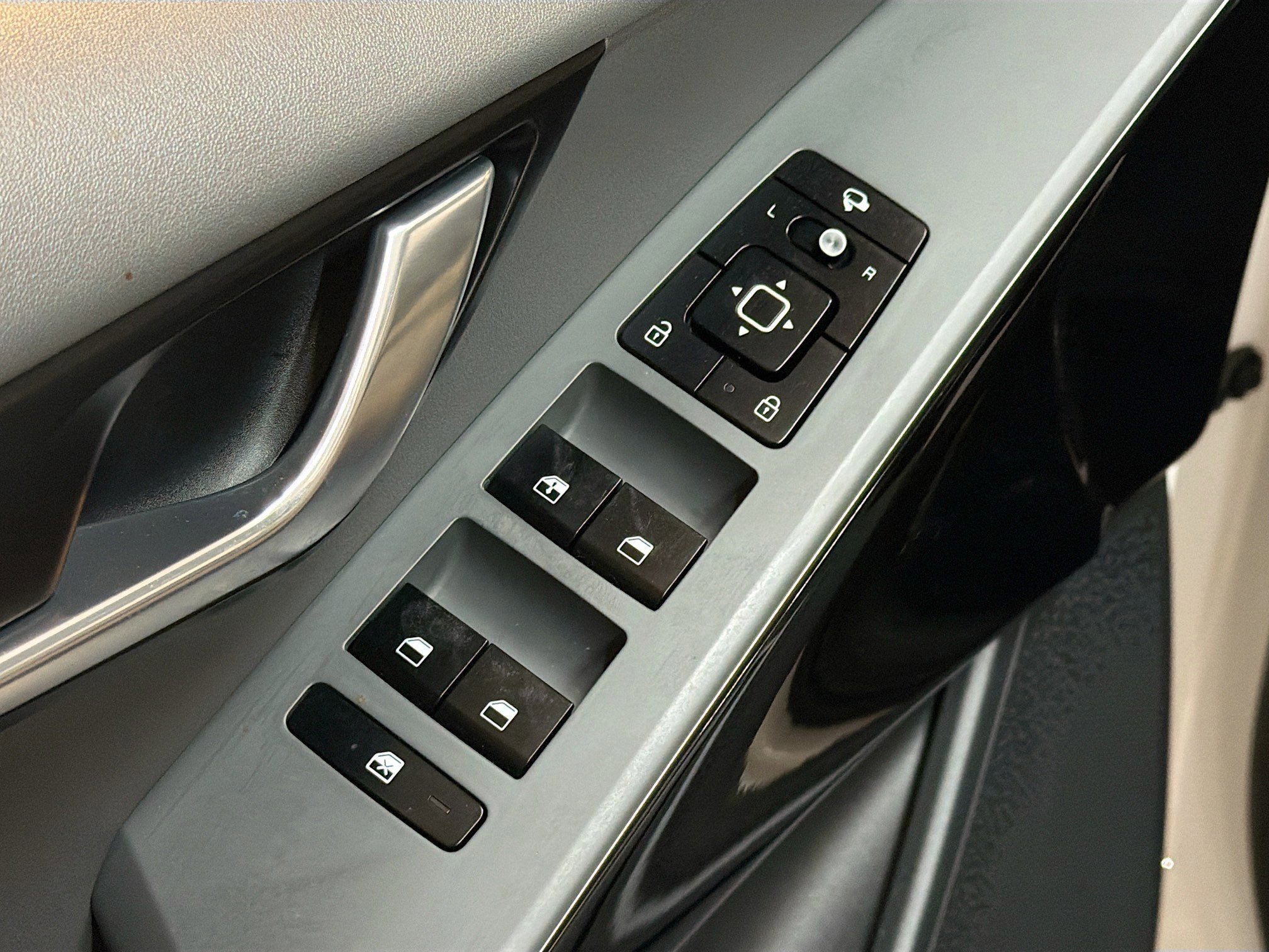 Used 2023 Kia Niro EX Touring image 15