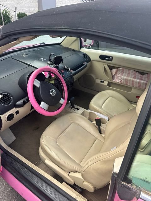 Used 2008 Volkswagen Beetle SE FWD image 7
