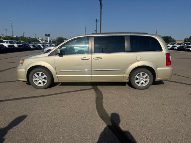 Used 2011 Chrysler Town & Country Touring w/ Entertainment Group #1 FWD image 7