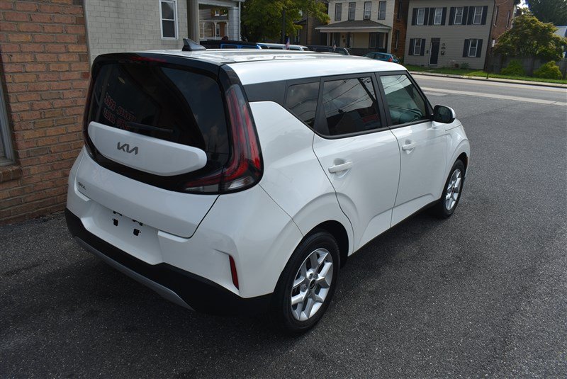 Used 2025 Kia Soul LX w/ LX Technology Package FWD image 4