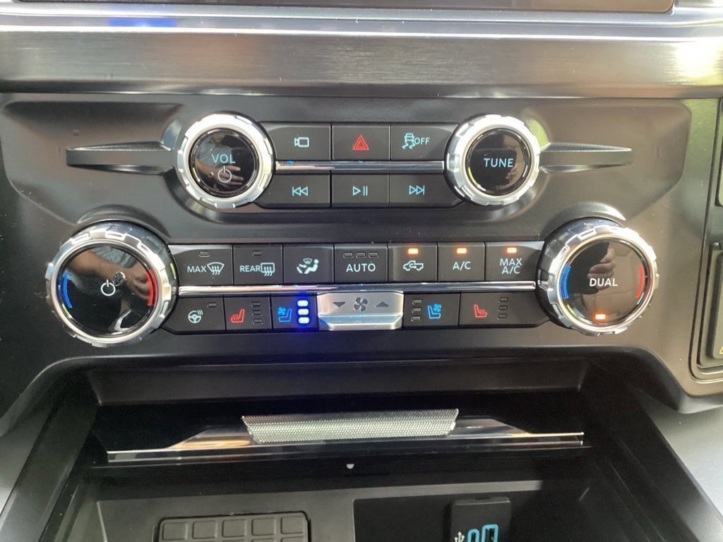 New 2025 Ford F250 Lariat w/ Black Appearance Package image 56