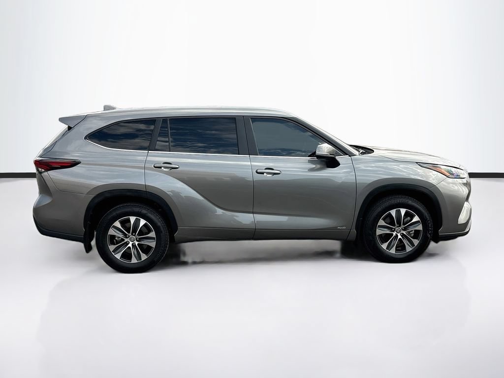 Certified 2026 Toyota Highlander XLE AWD/4WD image 4