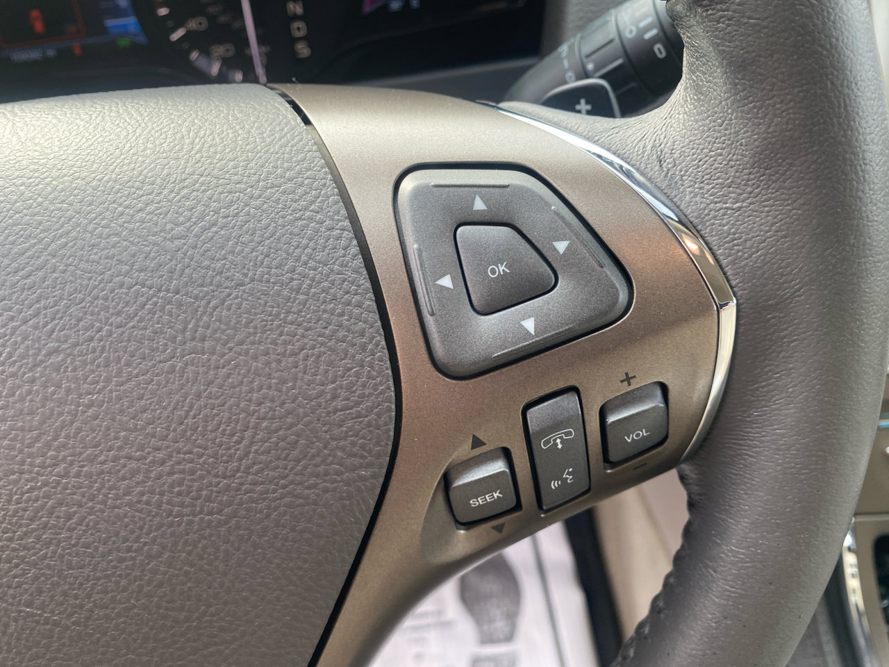 Used 2015 Lincoln MKX FWD w/ Equipment Group 101A image 17