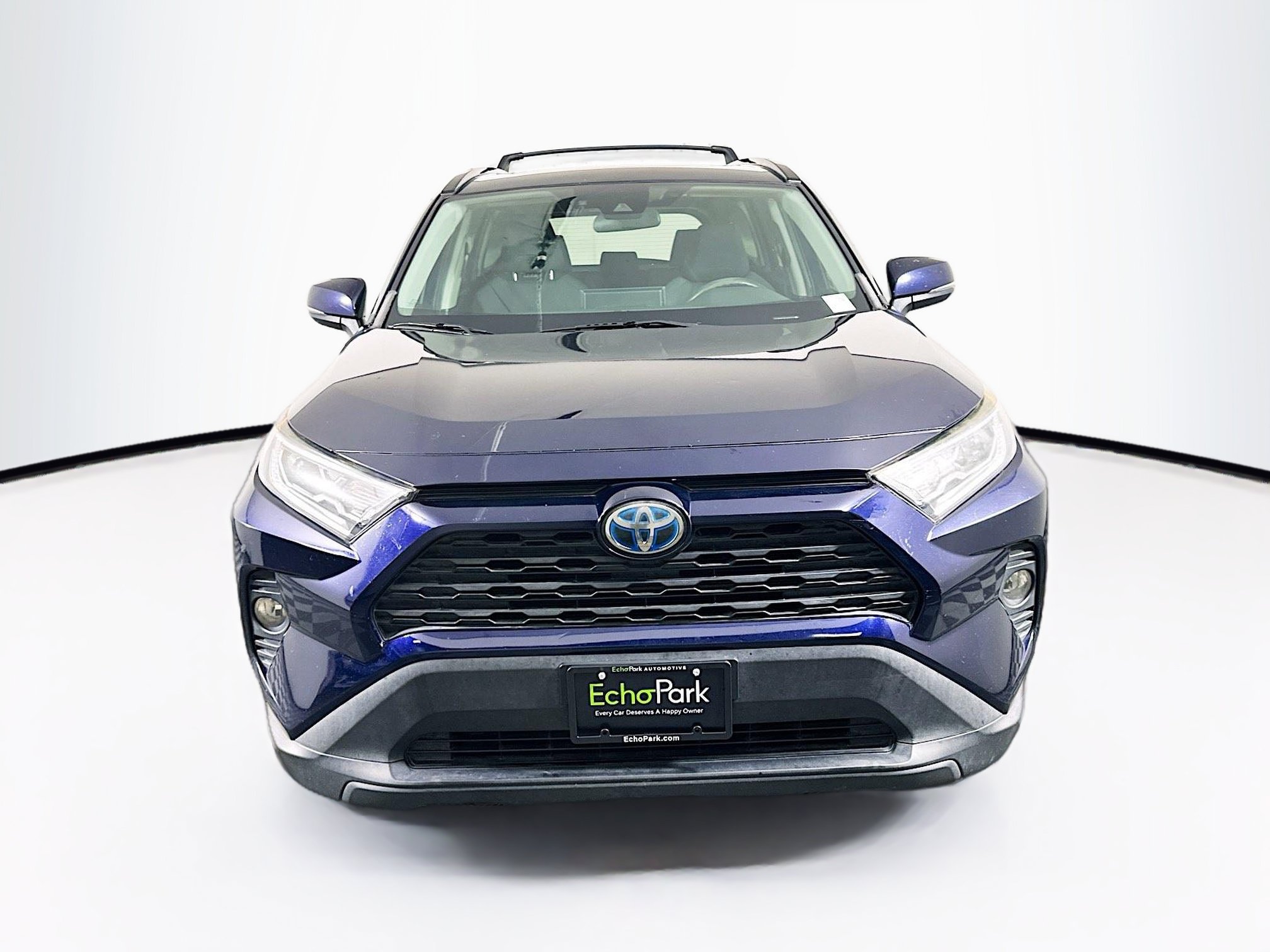 Used 2020 Toyota RAV4 XLE w/ Convenience Package AWD/4WD image 2