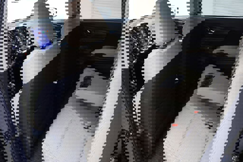 Used 2023 Subaru Ascent Premium w/ Convenience Package image 11