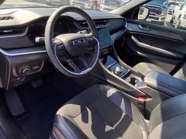 Used 2025 Jeep Grand Cherokee L Altitude AWD/4WD image 13