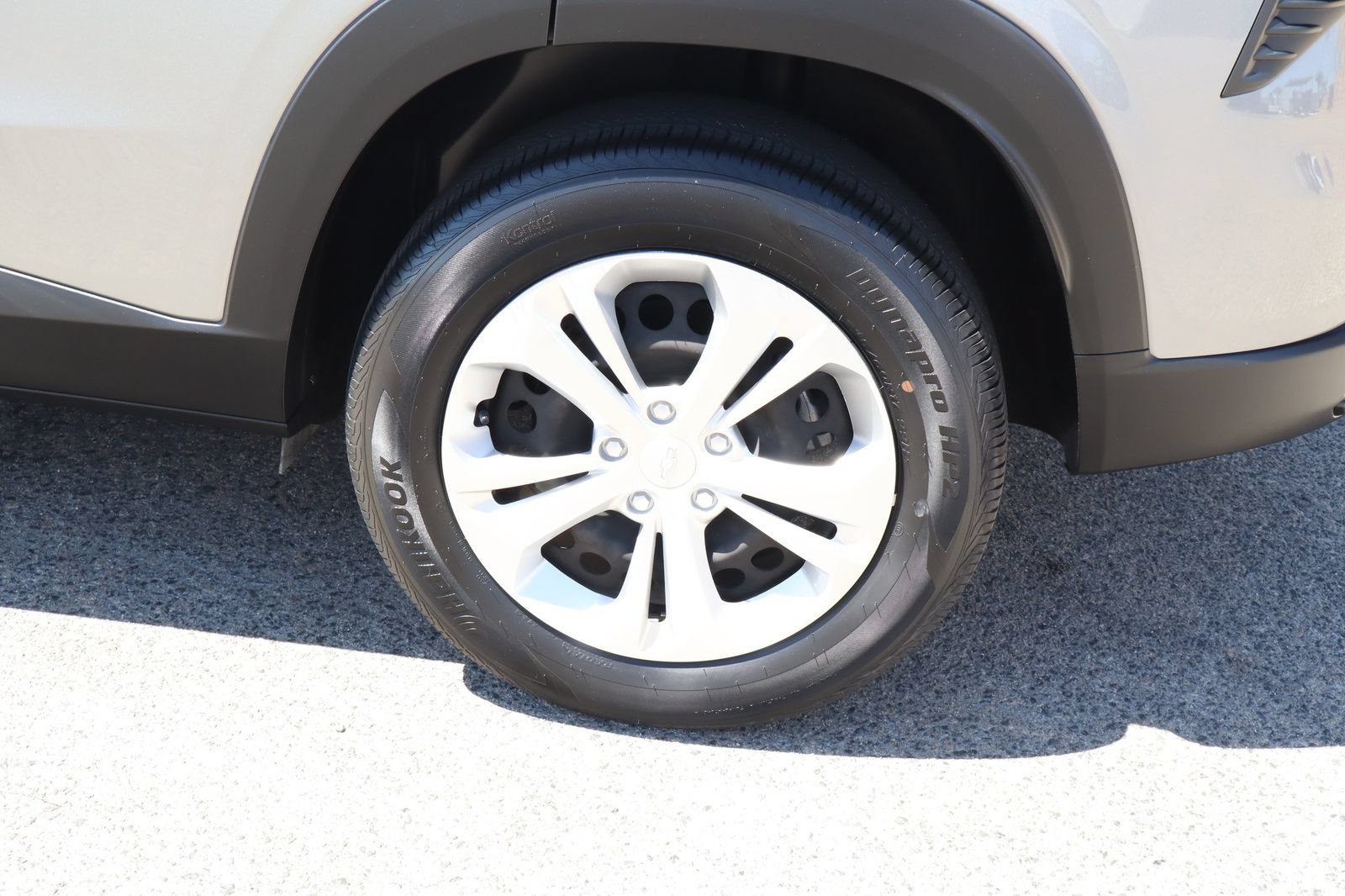 Used 2024 Chevrolet Trax LS FWD image 13