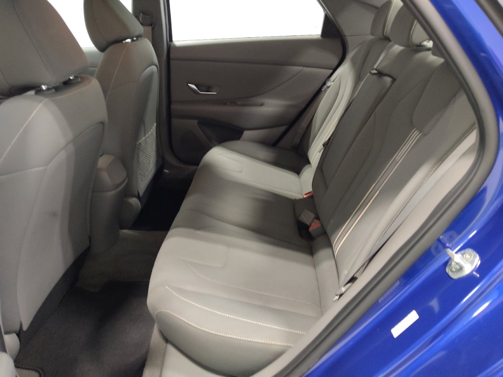 Used 2022 Hyundai Elantra SEL w/ Convenience + Premium Package FWD image 18