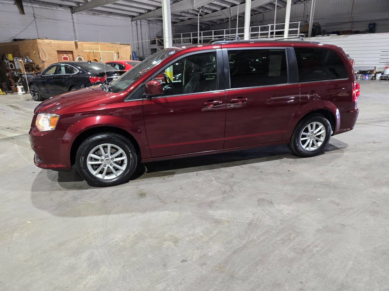 Used 2019 Dodge Grand Caravan SXT image 3
