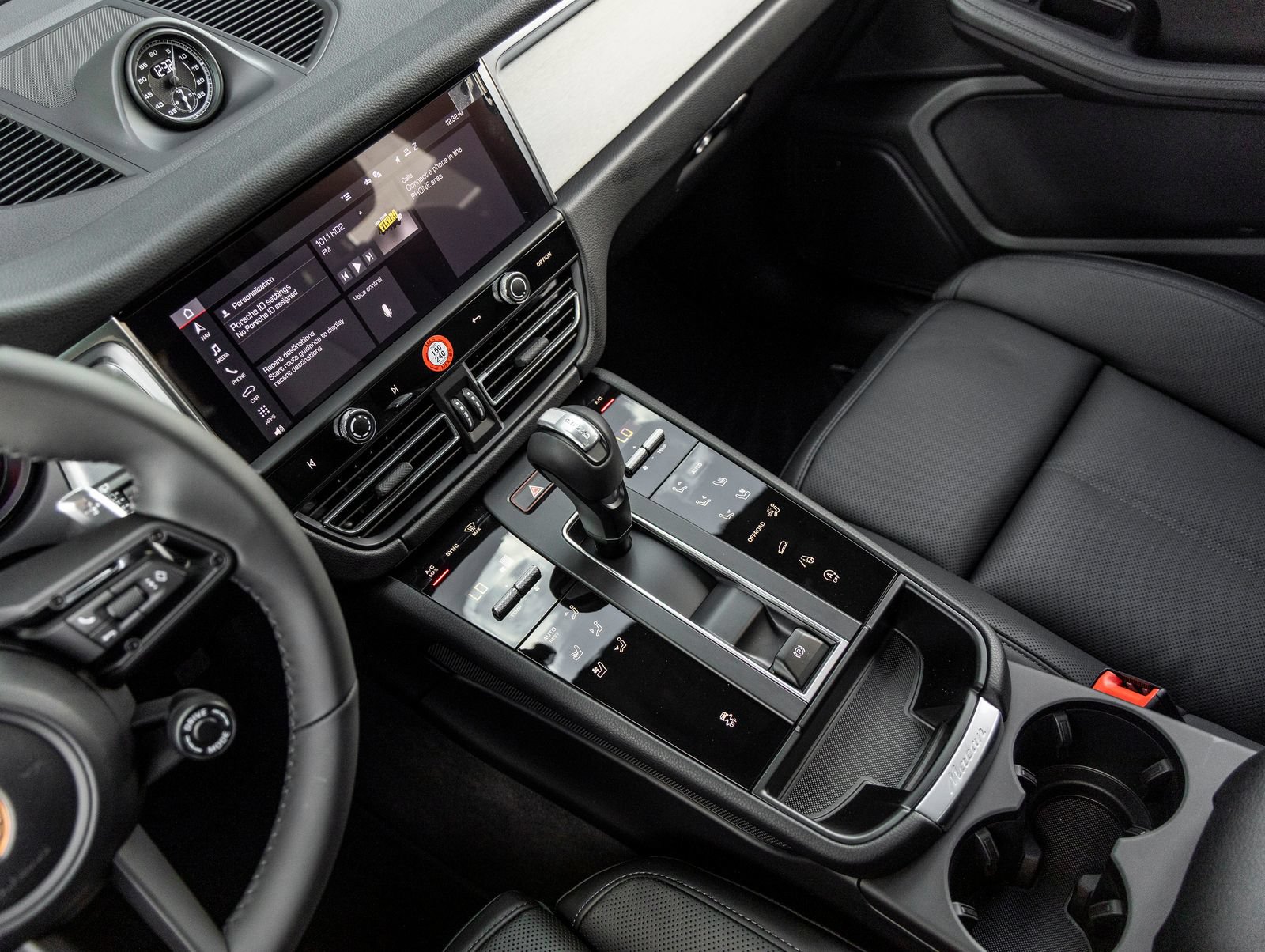 Certified 2026 Porsche Macan AWD/4WD image 29