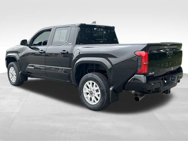 Certified 2025 Toyota Tacoma SR5 AWD/4WD image 3